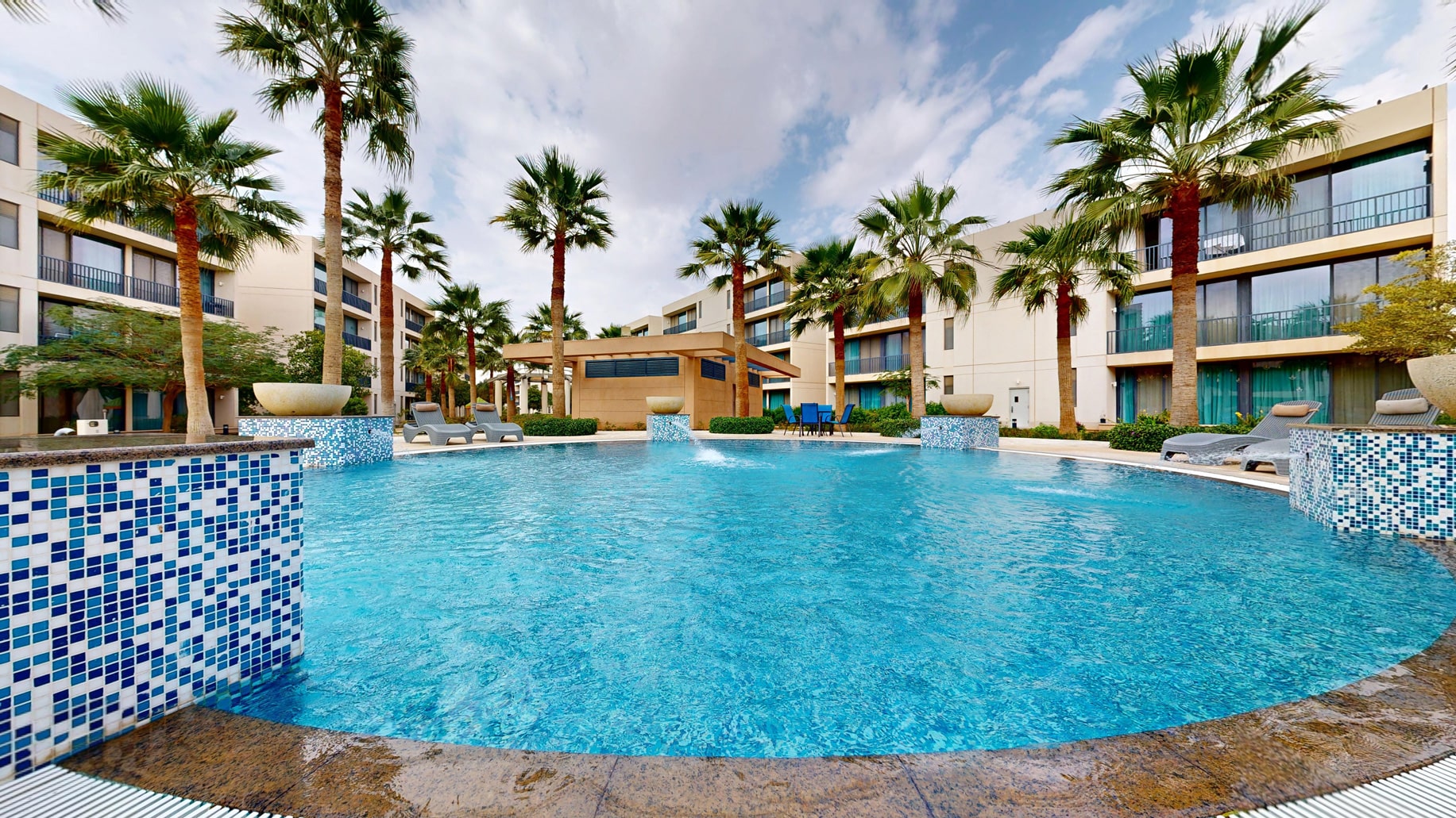 Jacuzzi-Pool-Andorra-04202025_172745-min