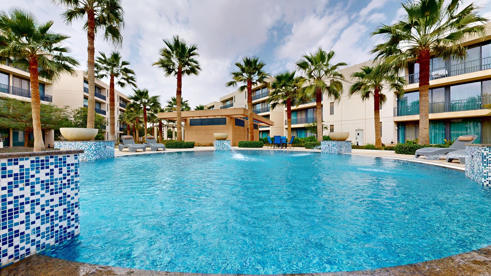 Jacuzzi-Pool-Andorra-04202025_172750-min