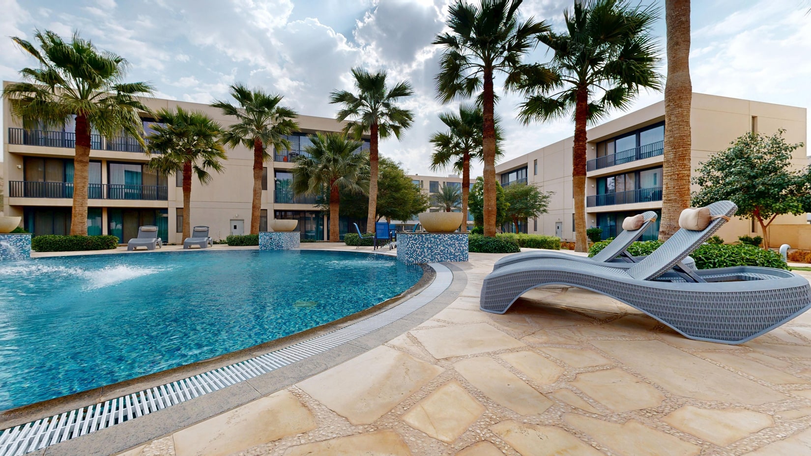 Jacuzzi-Pool-Andorra-04202025_173048-min